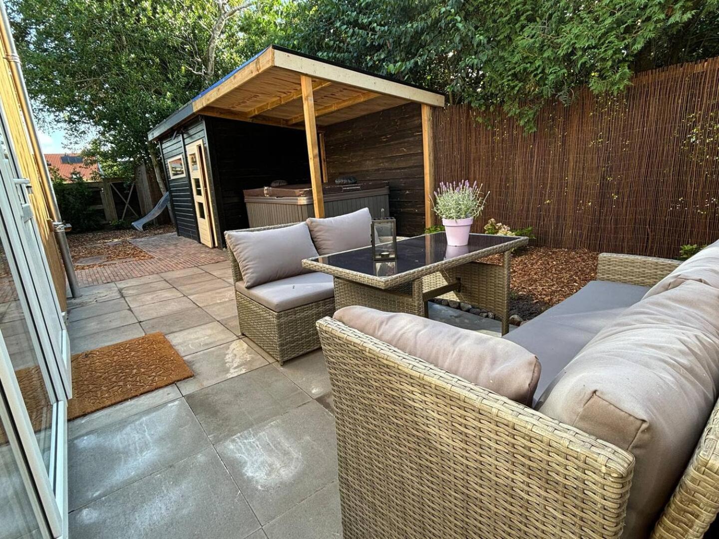 Bed&Breakfast Heerenveen Centrum met Privé Sauna en Jacuzzi Exterior foto